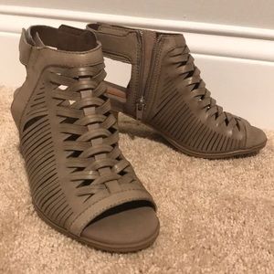 BRAND NEW taupe woven heels